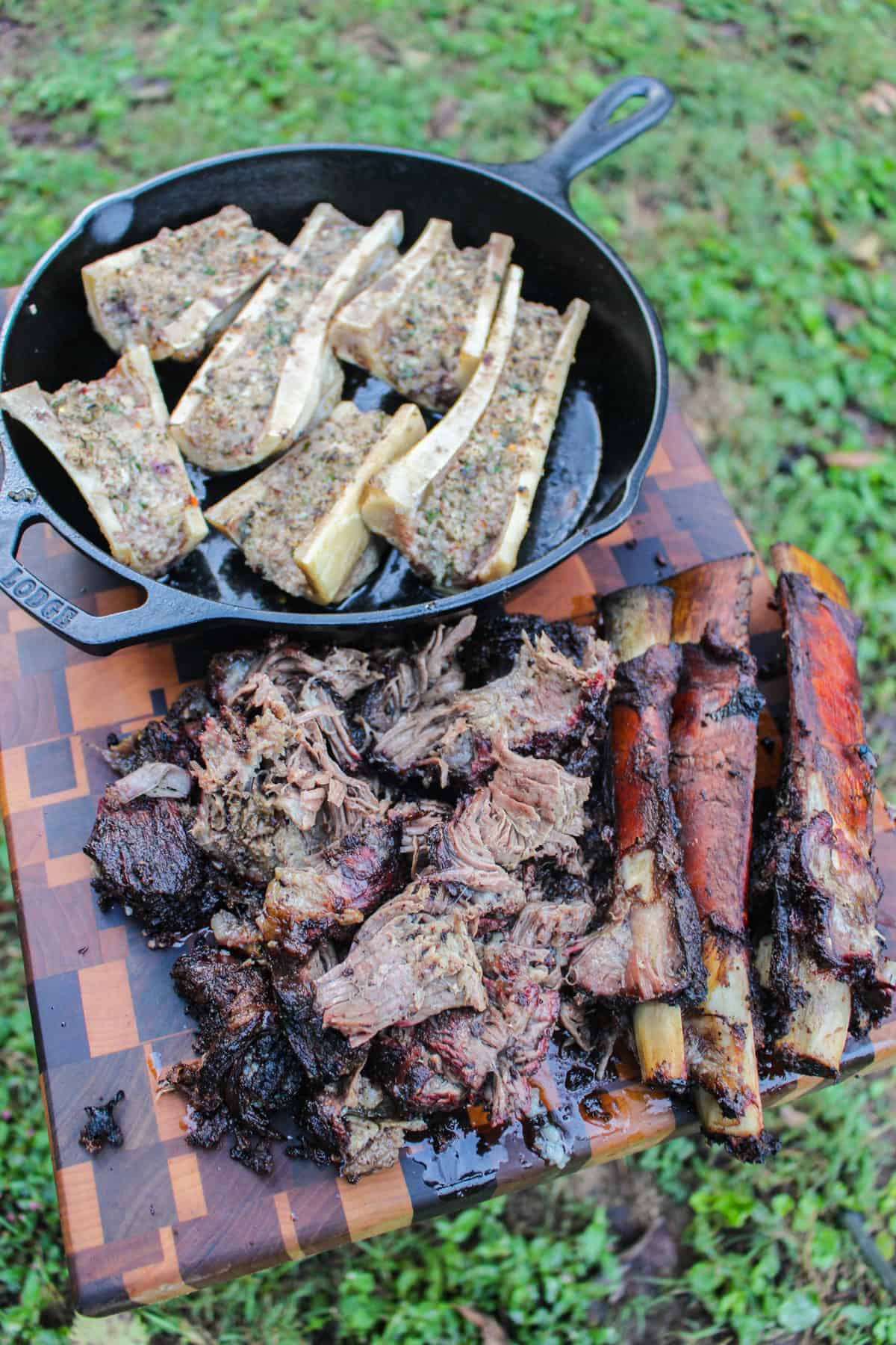 Tomahawk Beef Short Ribs desmenuzado y listo para devorar.