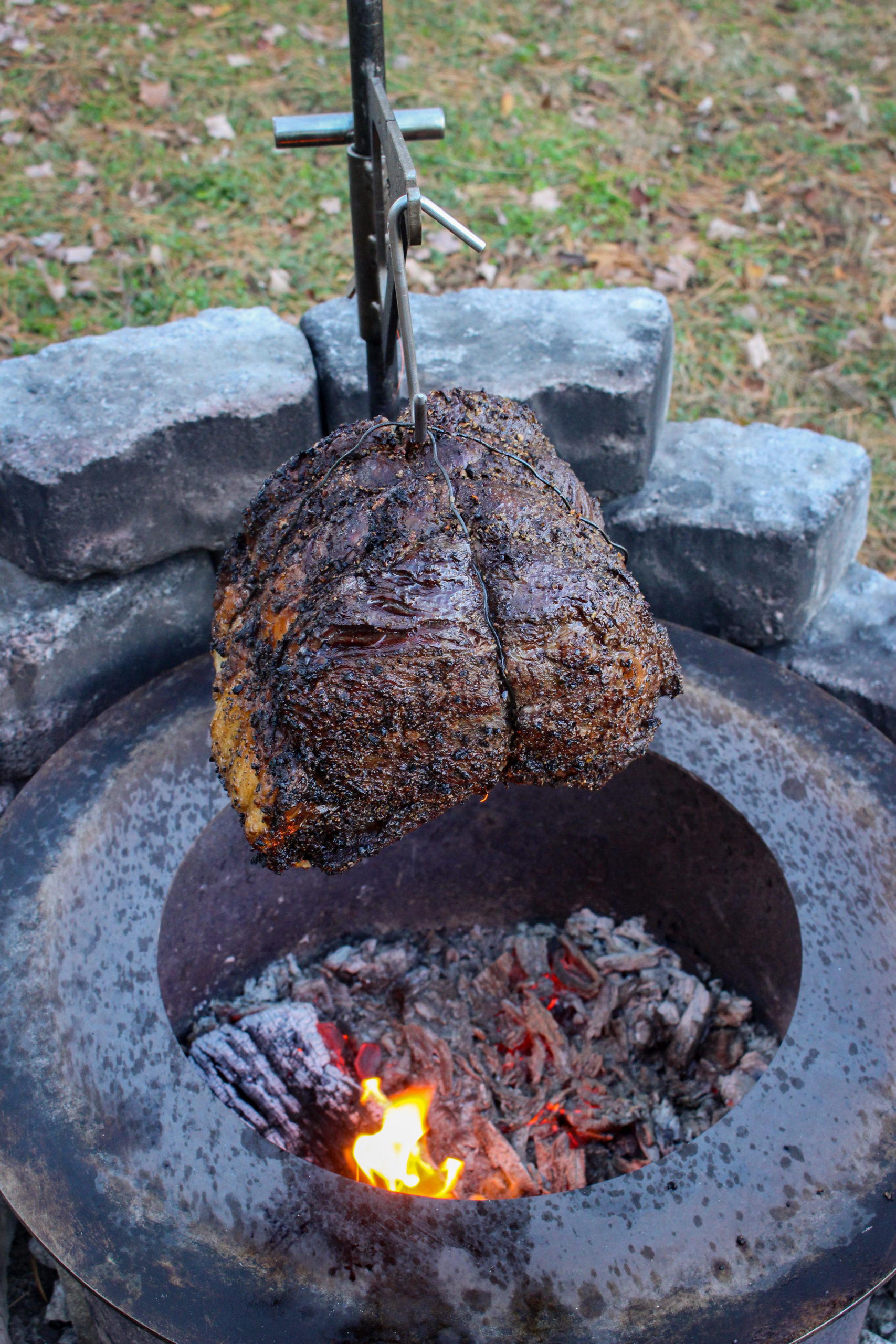 Colgar Prime Rib mientras se cocina