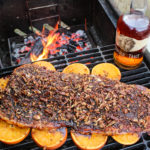 Salmón con pacanas y tocino Bourbon con un poco de rastro de búfalo